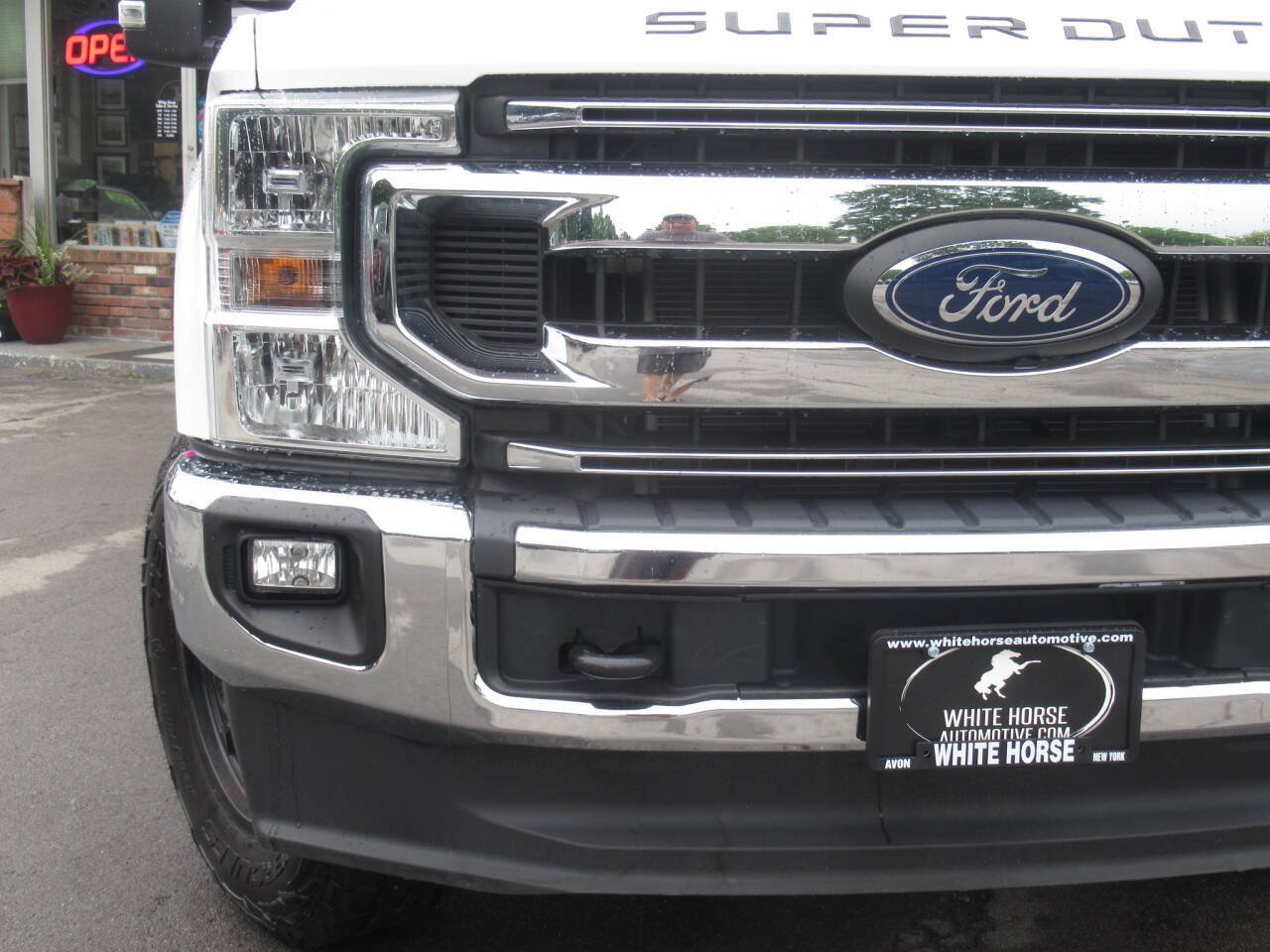 Used 2022 Ford F350 XLT w/ XLT Value Package AWD/4WD image 3