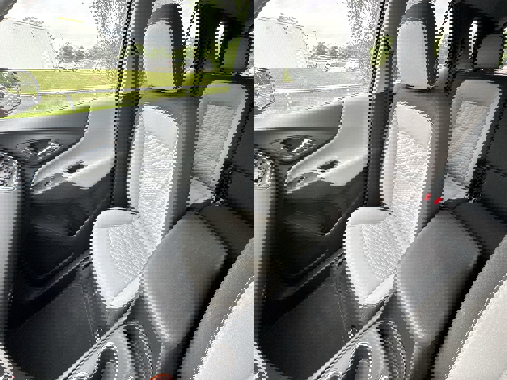 Used 2020 Chevrolet Equinox LS w/ LS Convenience Package image 19