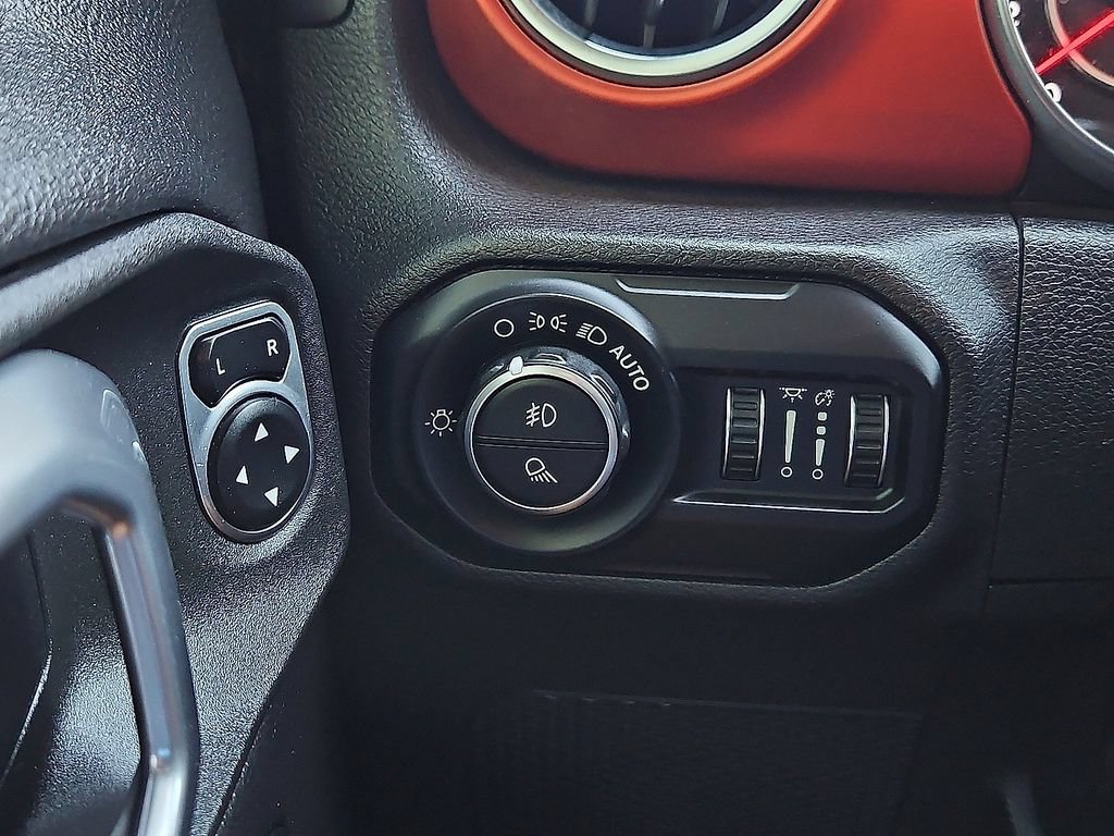 Used 2021 Jeep Gladiator Rubicon AWD/4WD image 23
