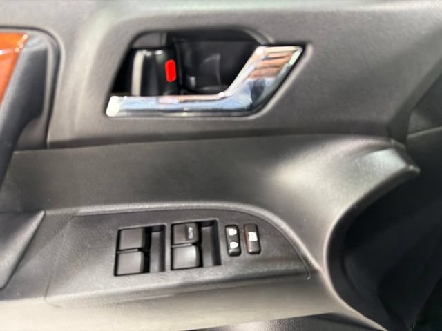 Used 2013 Toyota Highlander Limited AWD/4WD image 11