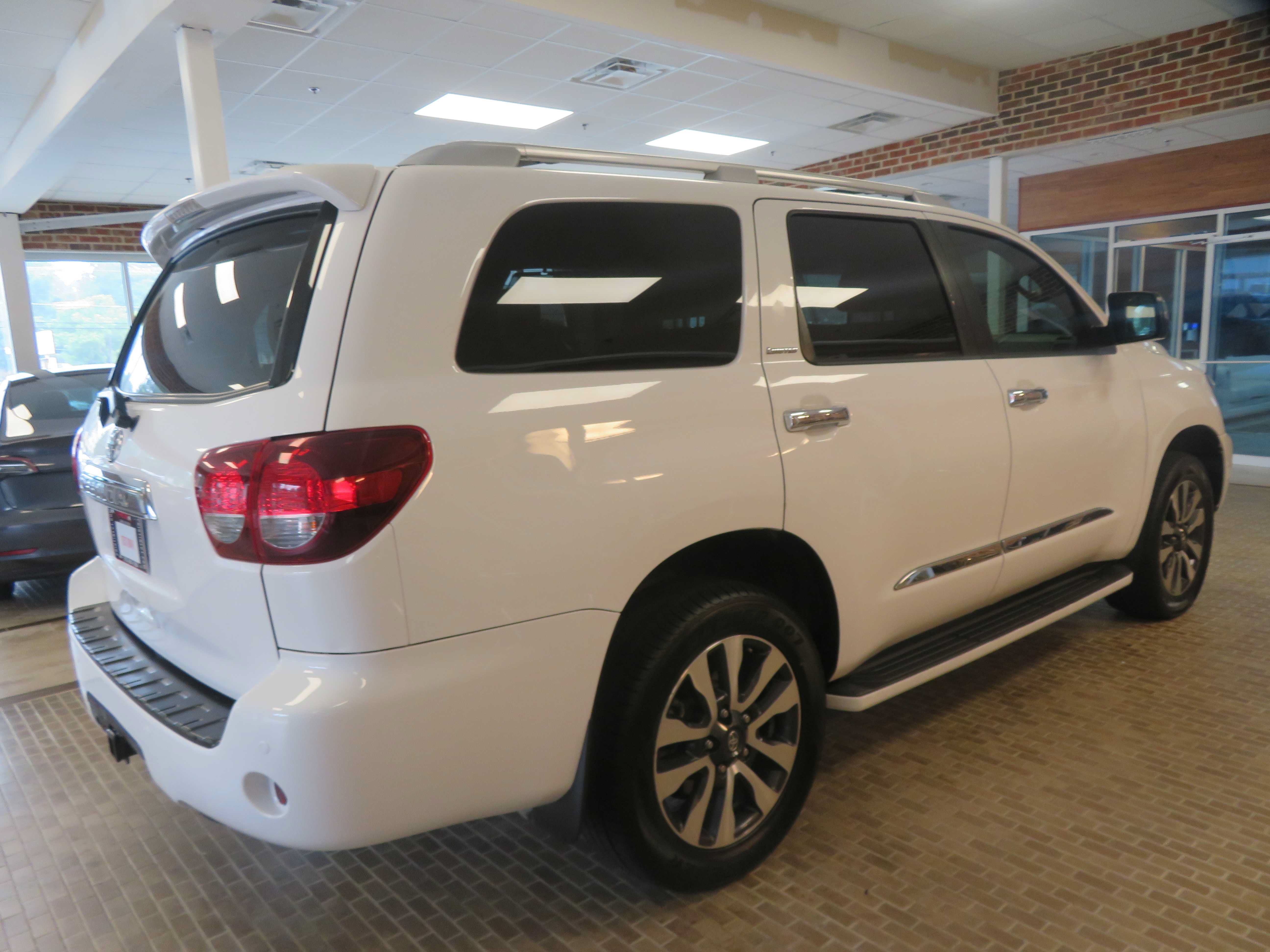 Used 2018 Toyota Sequoia Limited w/ Safety & Convenience Package AWD/4WD image 4