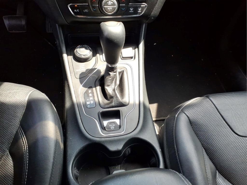 Used 2019 Jeep Cherokee High Altitude AWD/4WD image 13