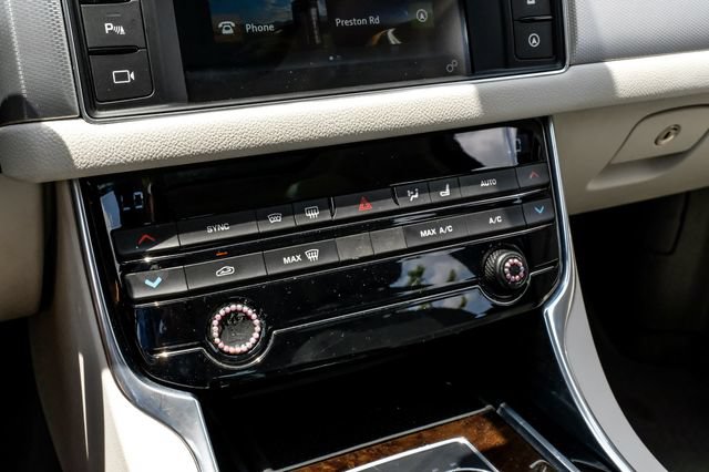 Used 2016 Jaguar XF Prestige RWD image 30