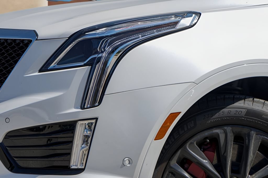 New 2026 Cadillac XT5 Sportv w/ LPO, Onyx Lite Package AWD/4WD image 3