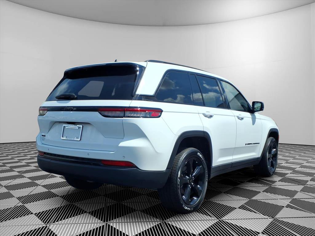 Certified 2025 Jeep Grand Cherokee Altitude AWD/4WD image 29