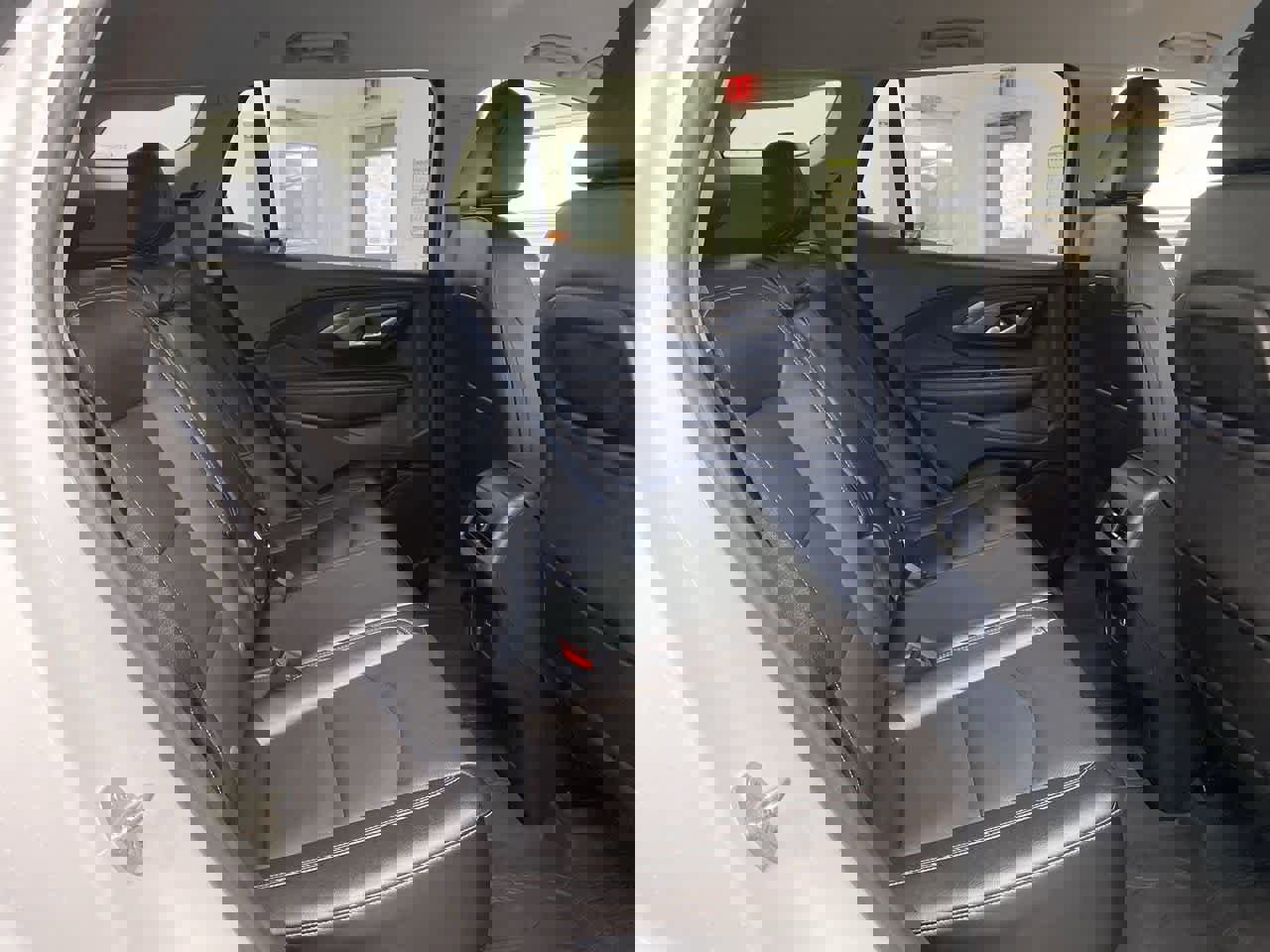 Used 2023 GMC Terrain SLT image 18