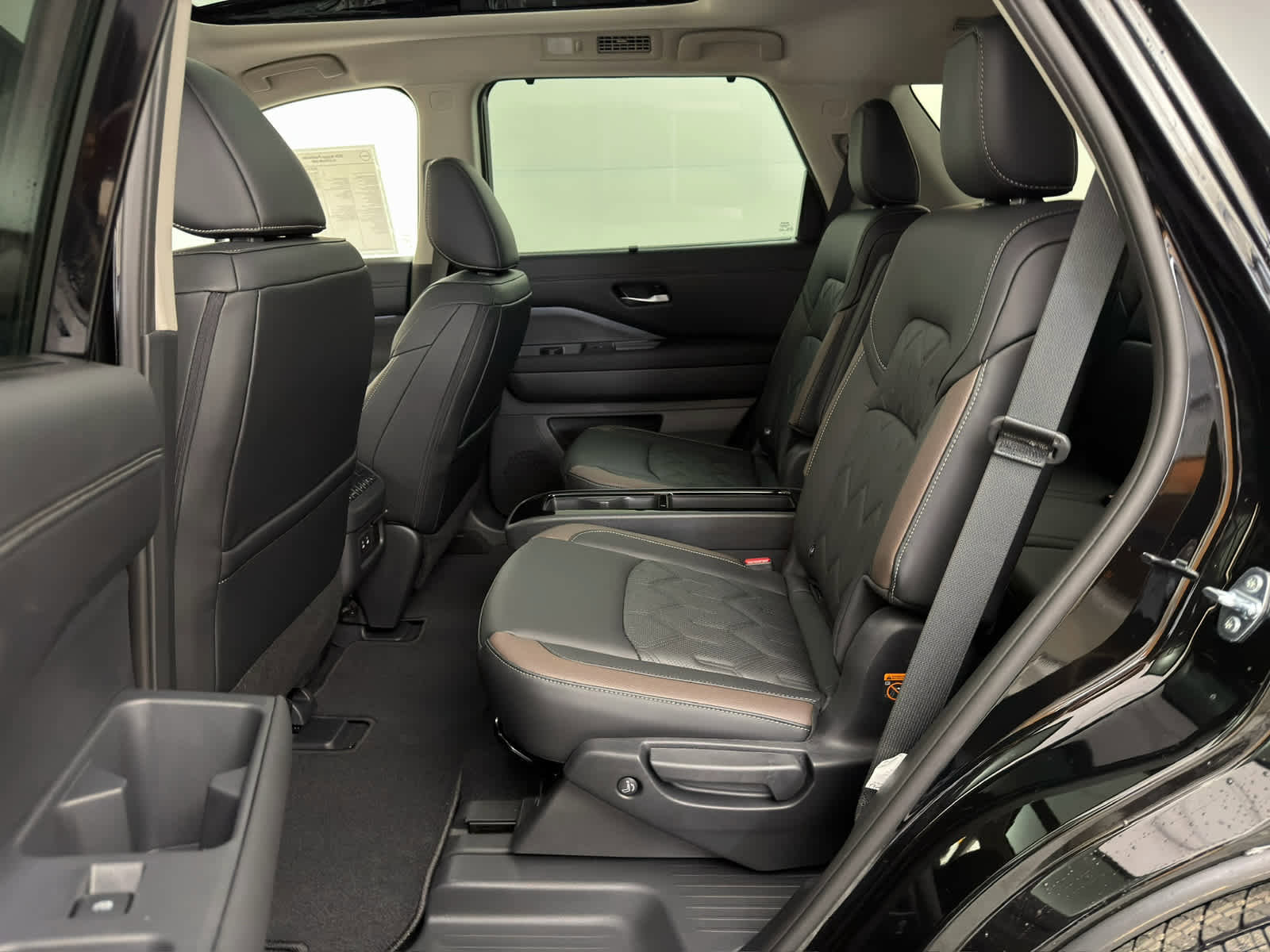 New 2026 Nissan Pathfinder Platinum image 16