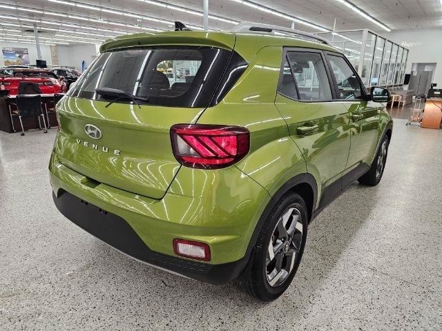 Used 2021 Hyundai Venue SEL FWD image 4