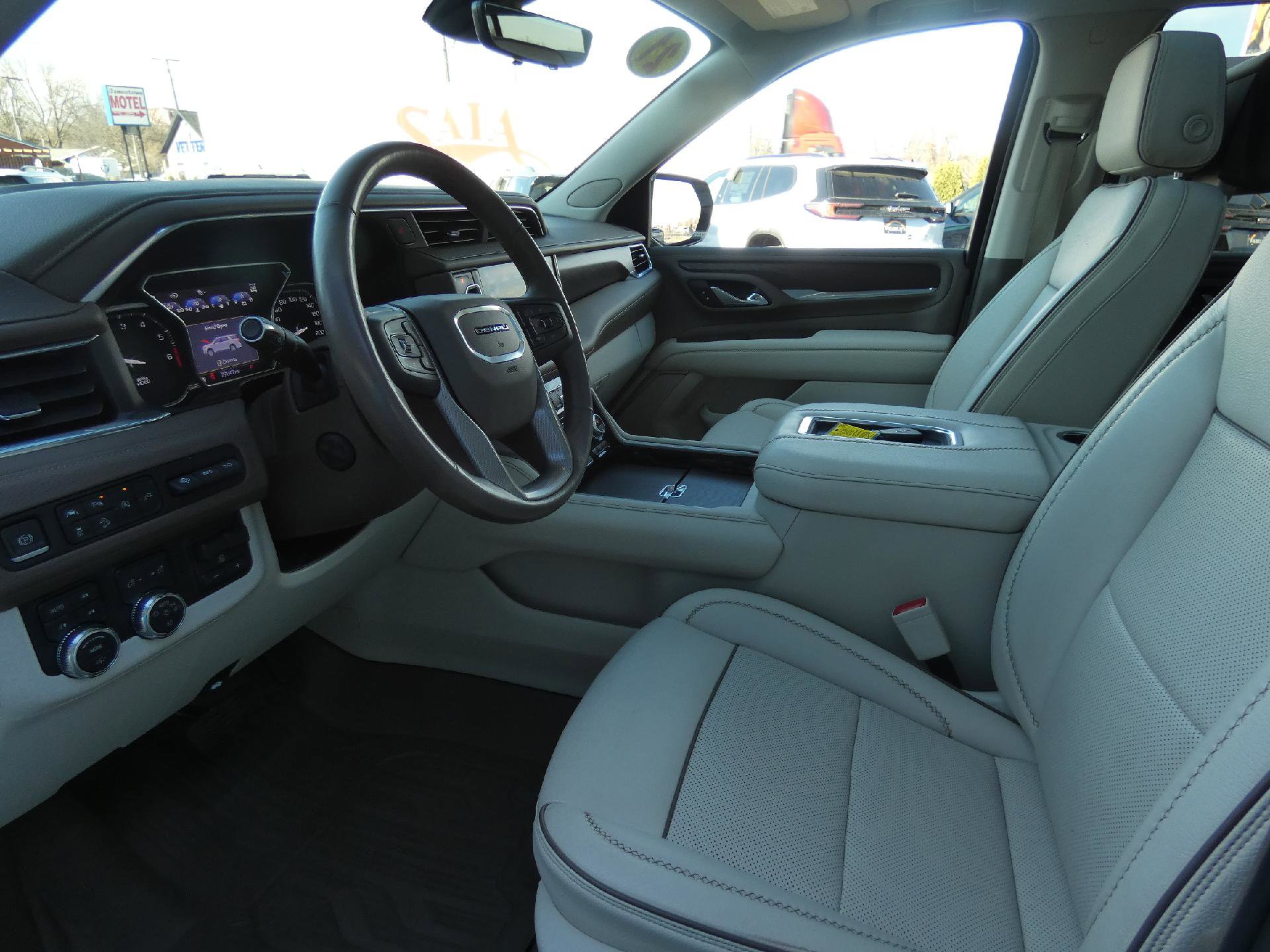 Used 2021 GMC Yukon Denali w/ Denali Ultimate Package image 12