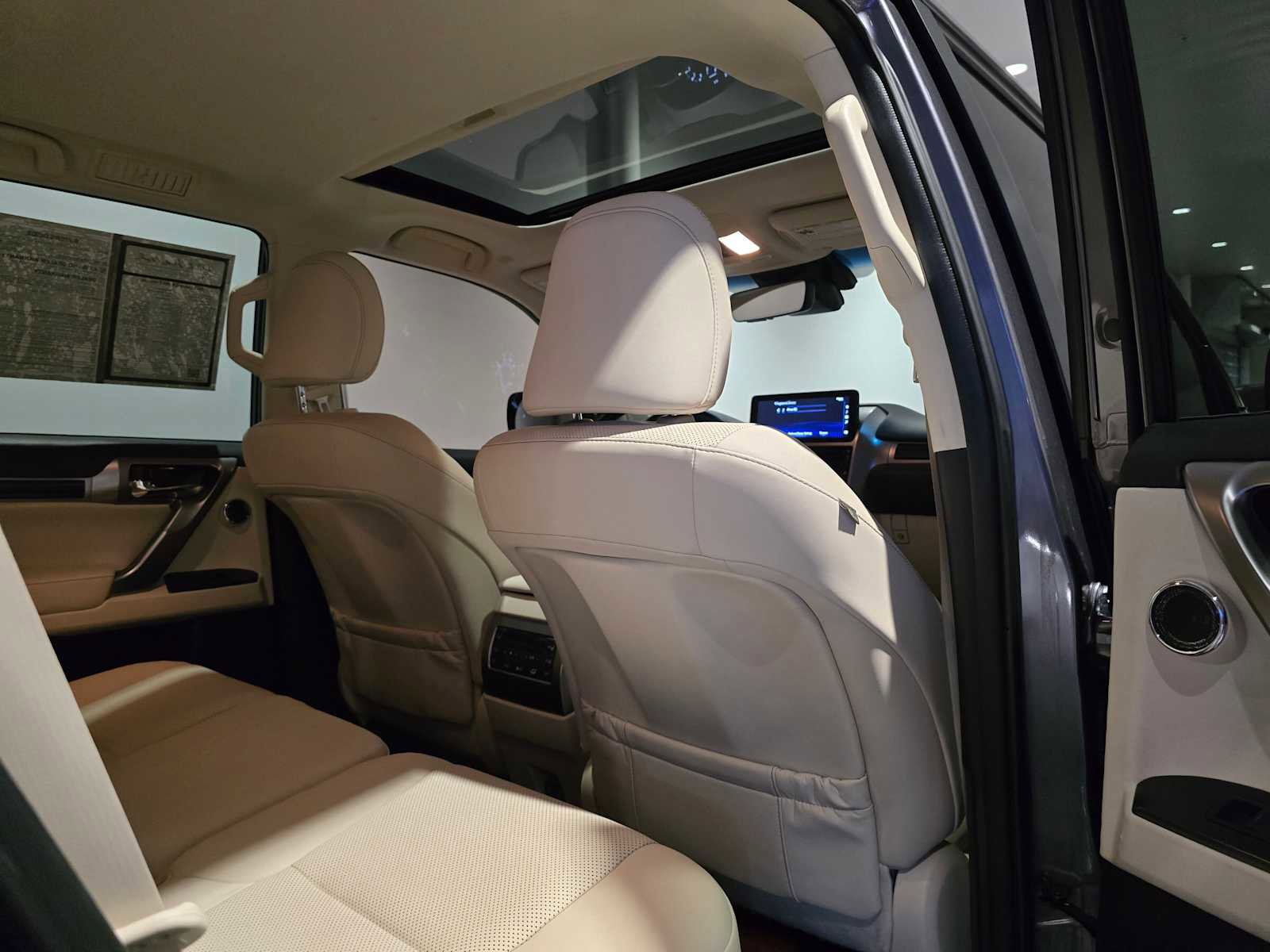 Used 2023 Lexus GX 460 Premium w/ Premium Plus Package image 18