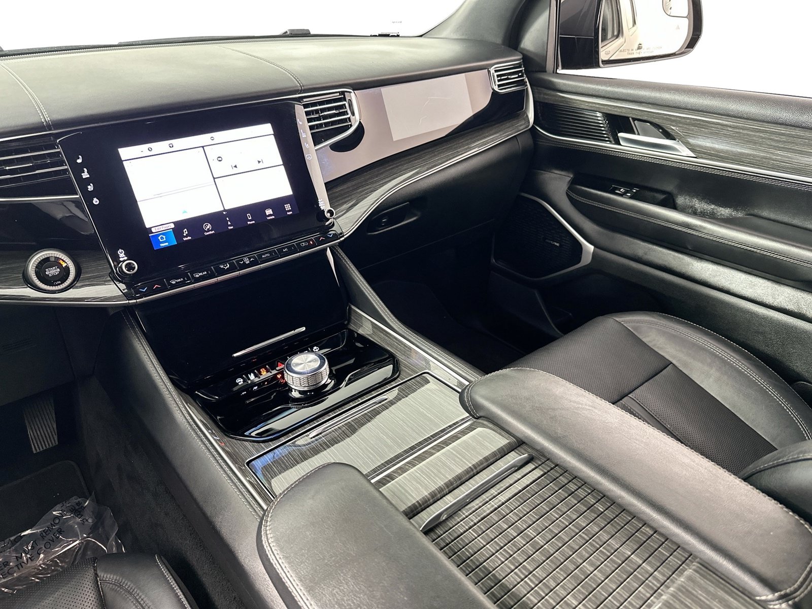 Used 2022 Jeep Wagoneer Series III w/ Flexible Seating Group RWD image 24