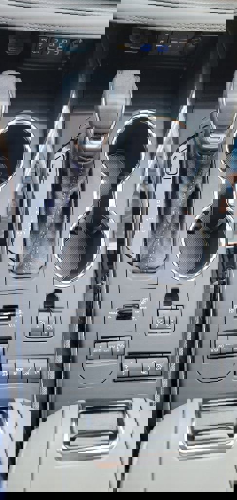 Used 2022 Toyota Highlander LE image 16