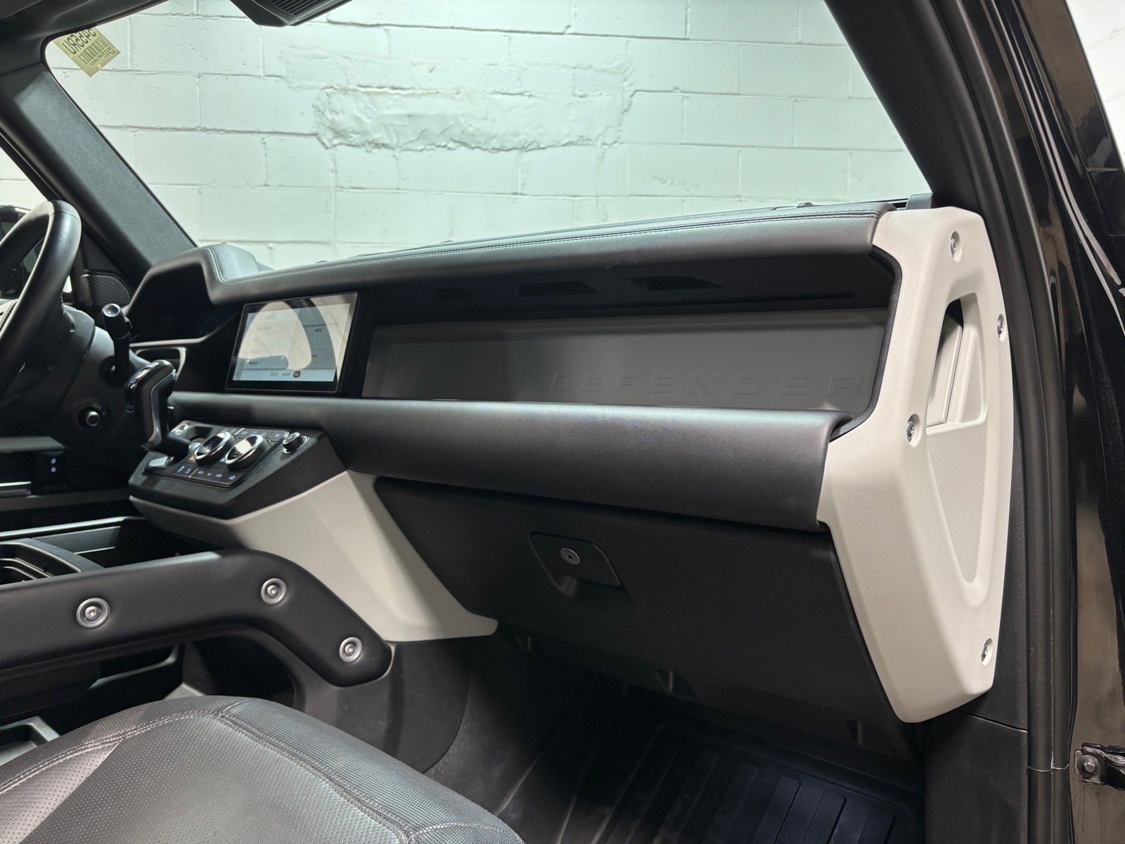 Used 2023 Land Rover Defender 110 X-Dynamic SE image 30
