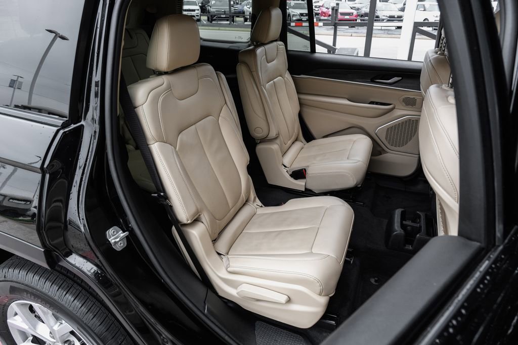 Used 2022 Jeep Grand Cherokee L Limited AWD/4WD image 47