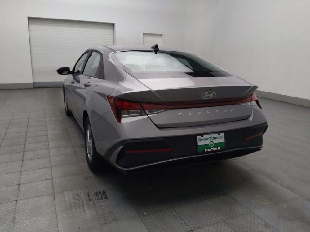 Used 2025 Hyundai Elantra SE FWD image 5