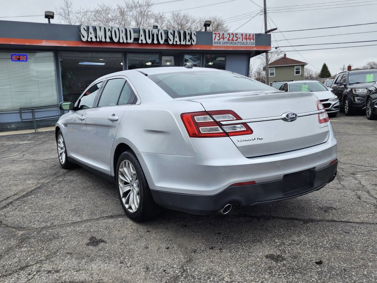 Used 2019 Ford Taurus Limited image 4