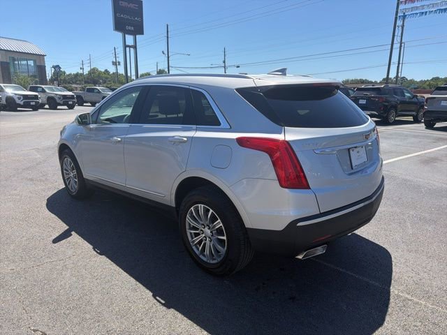 Used 2017 Cadillac XT5 Luxury w/ Driver Awareness Package FWD image 9
