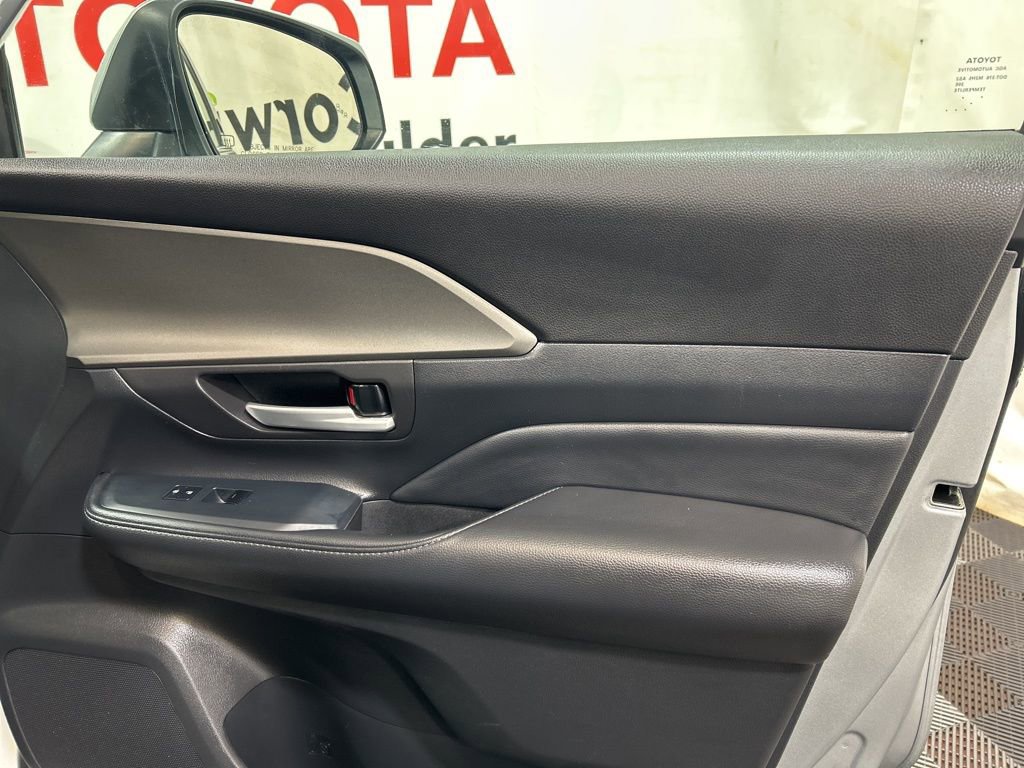 Used 2025 Toyota Grand Highlander AWD image 9