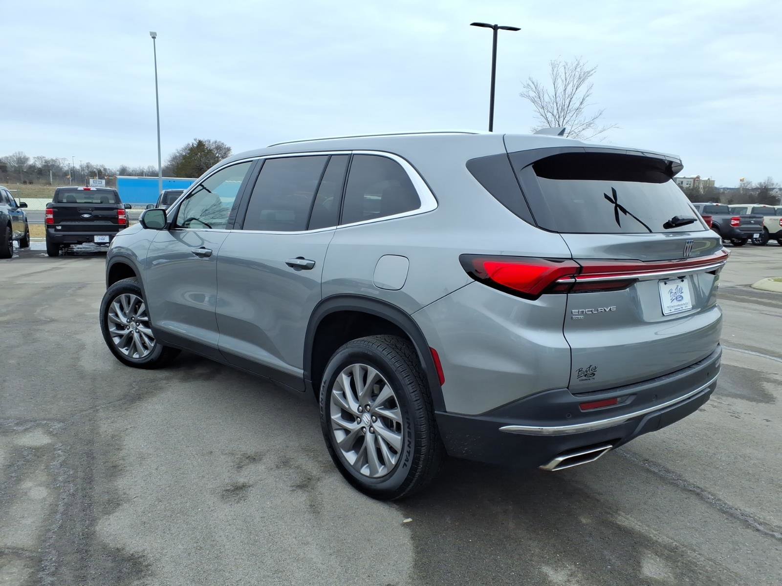 Used 2025 Buick Enclave Preferred image 5