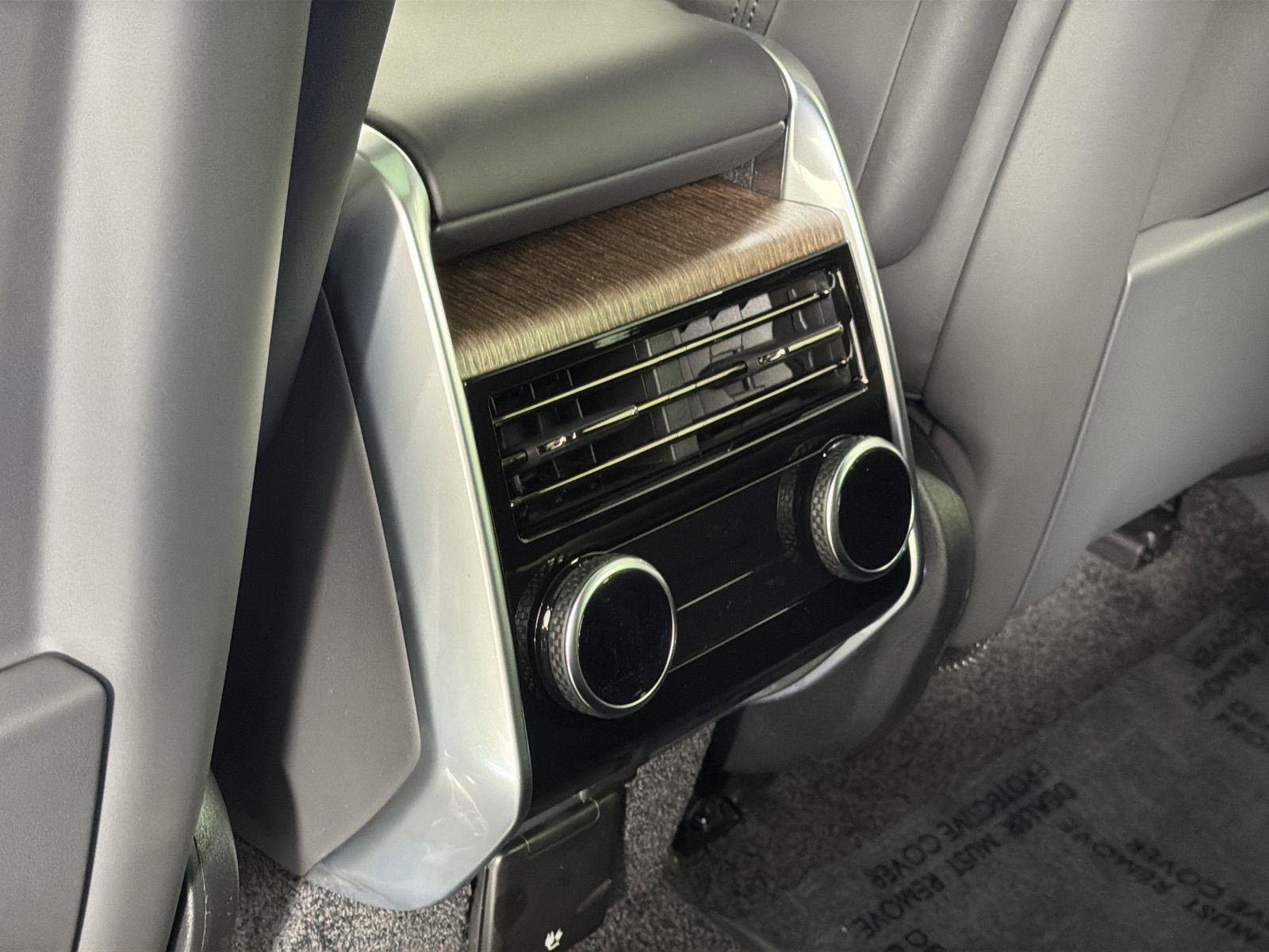 New 2025 Land Rover Range Rover SE image 28