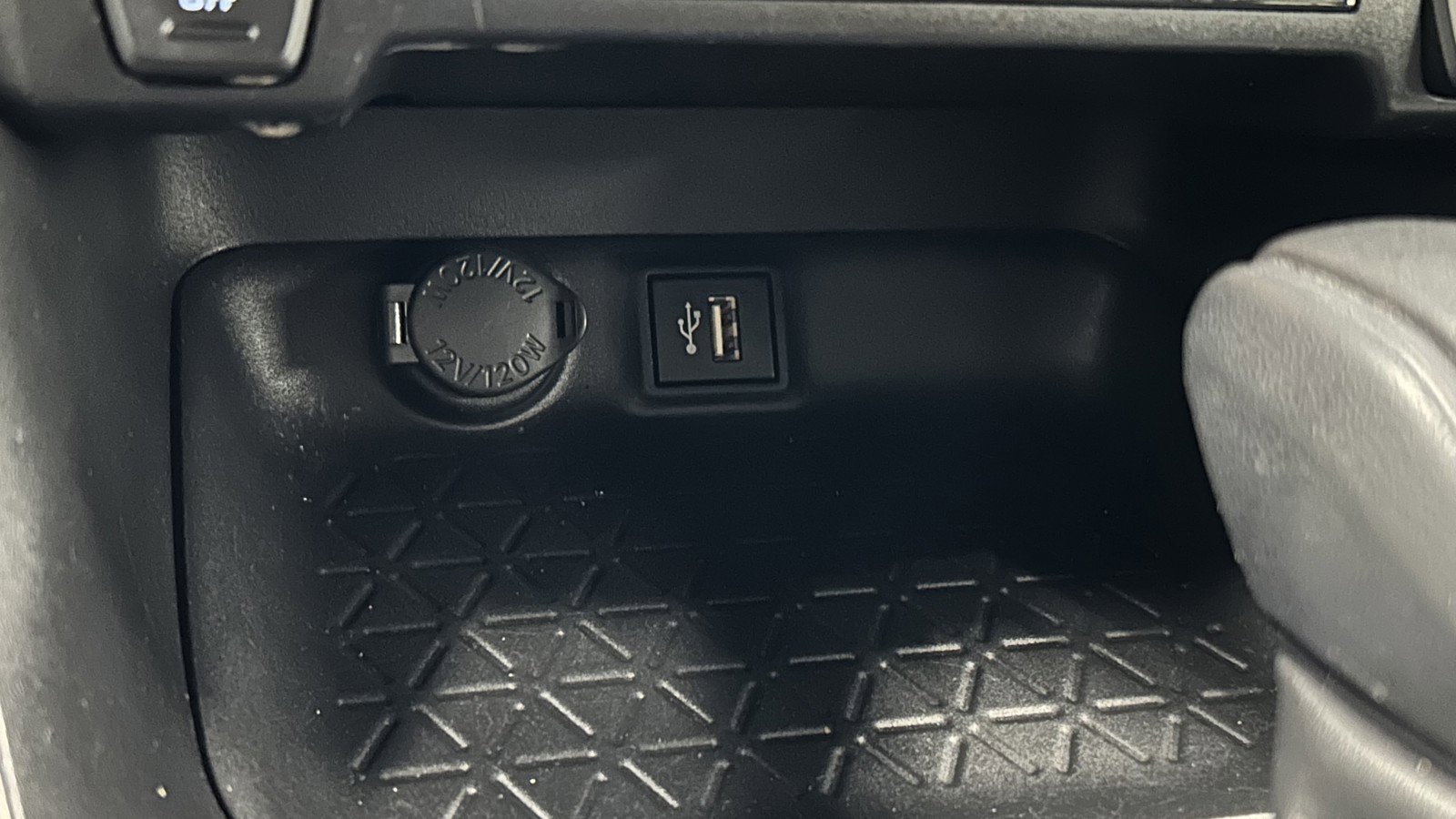 Used 2024 Toyota RAV4 XLE image 32