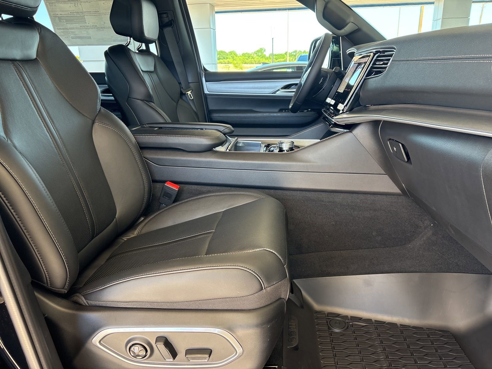 New 2026 Jeep Grand Wagoneer 4WD w/ Quick Order Packge 29V Upland image 25