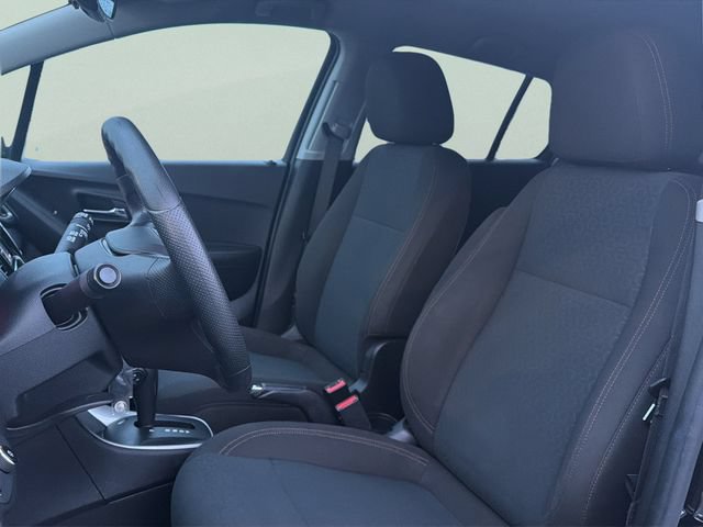 Used 2020 Chevrolet Trax LS w/ Tint and Cruise Package AWD/4WD image 15