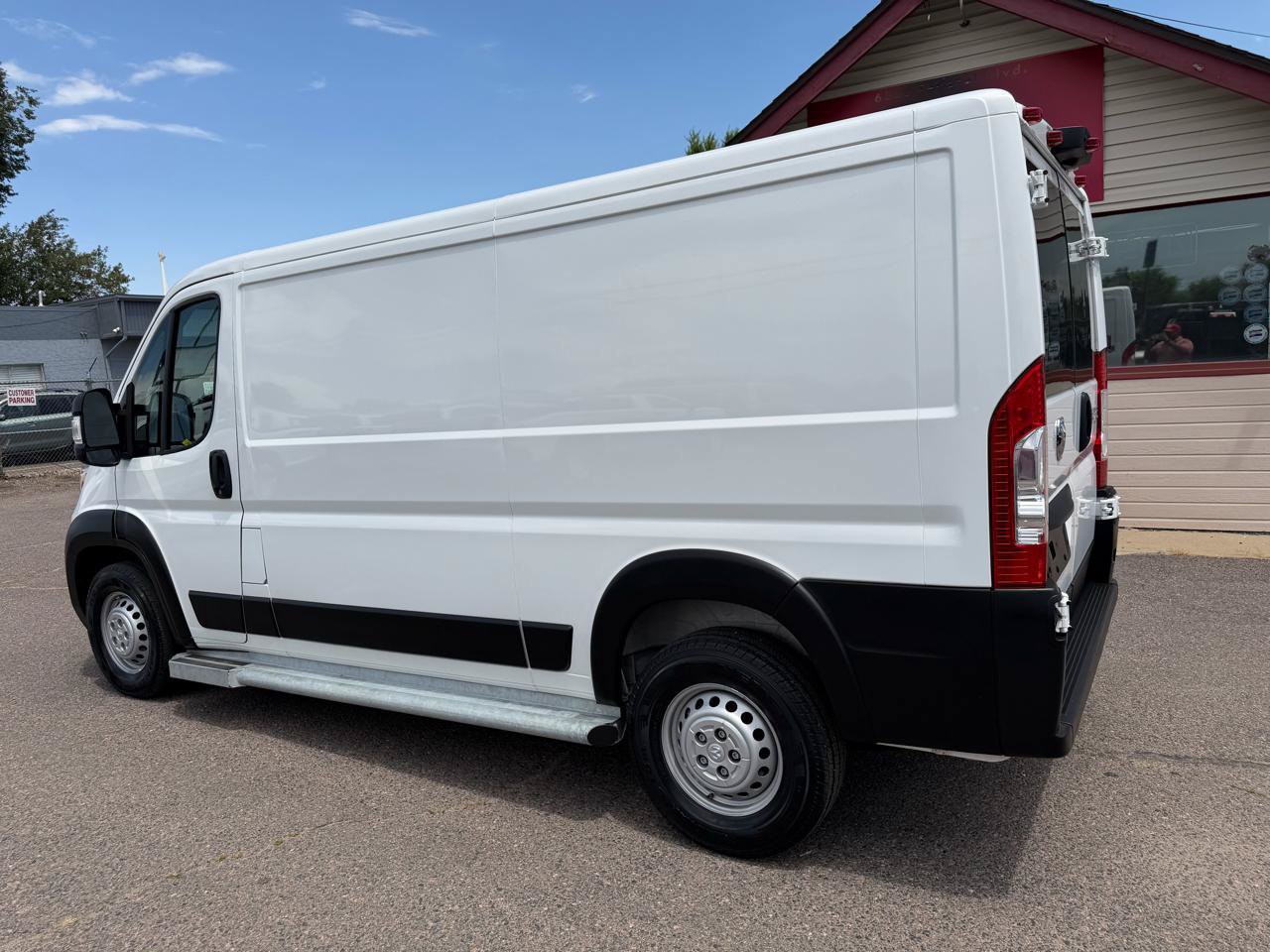 Used 2025 RAM ProMaster 2500 w/ U-Haul Equipment Group FWD image 6