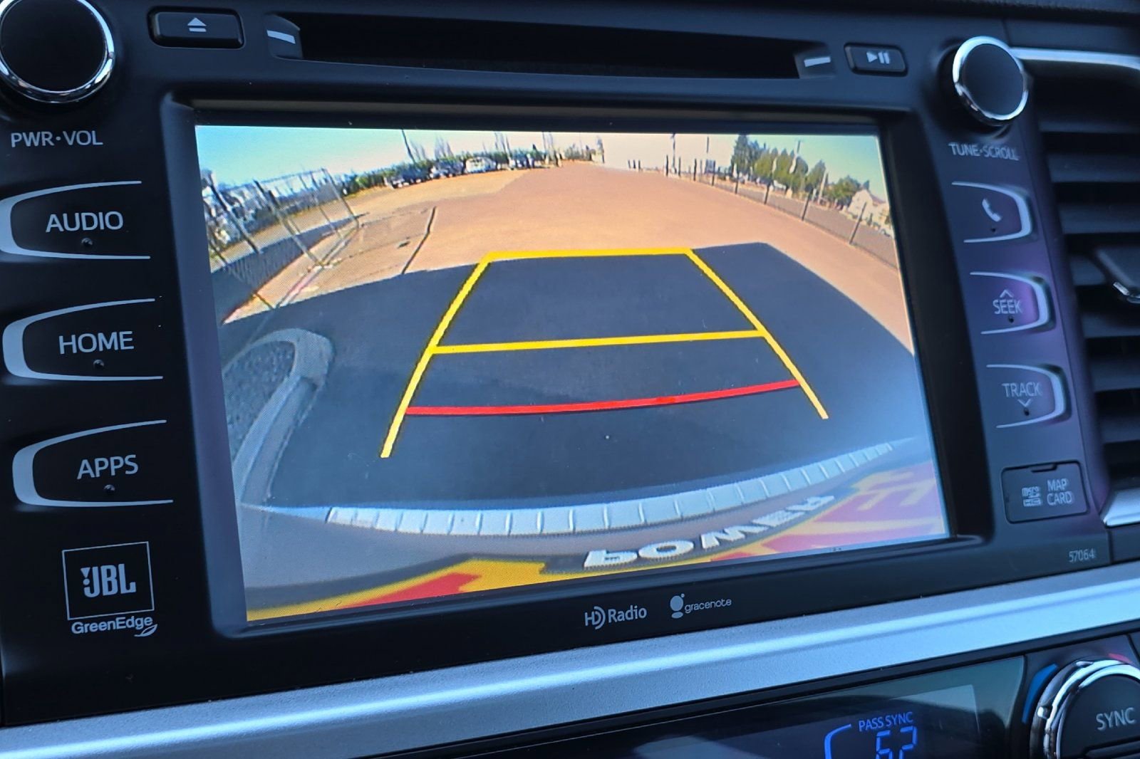 Used 2015 Toyota Highlander Limited w/ Driver Technology Package image 21