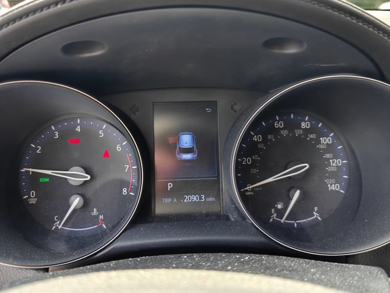 Used 2019 Toyota C-HR XLE FWD image 10