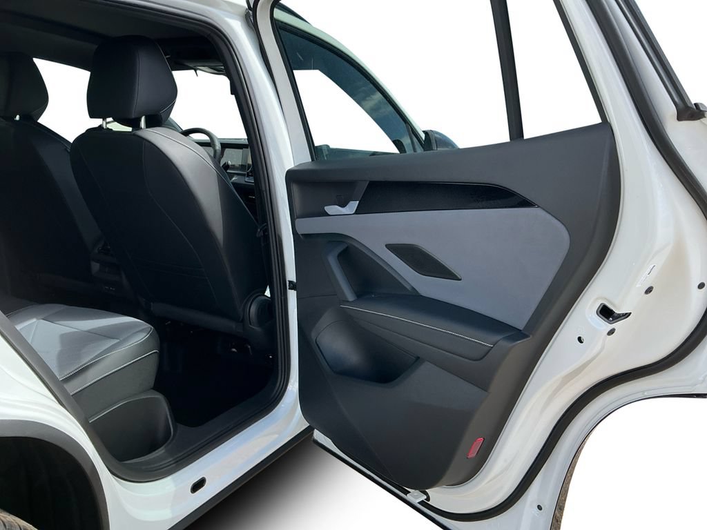 New 2026 Volkswagen Tiguan SE R-Line AWD/4WD image 17