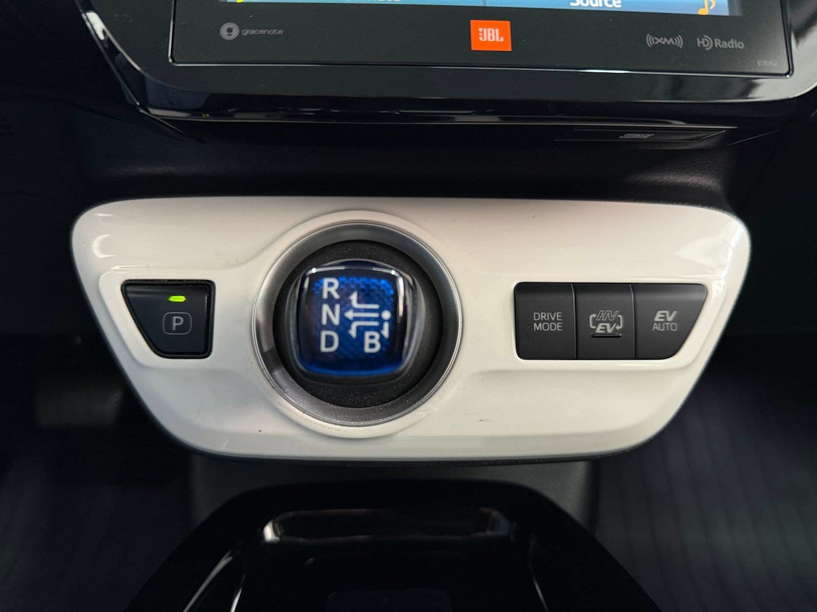 Used 2017 Toyota Prius Prime Advanced FWD image 14