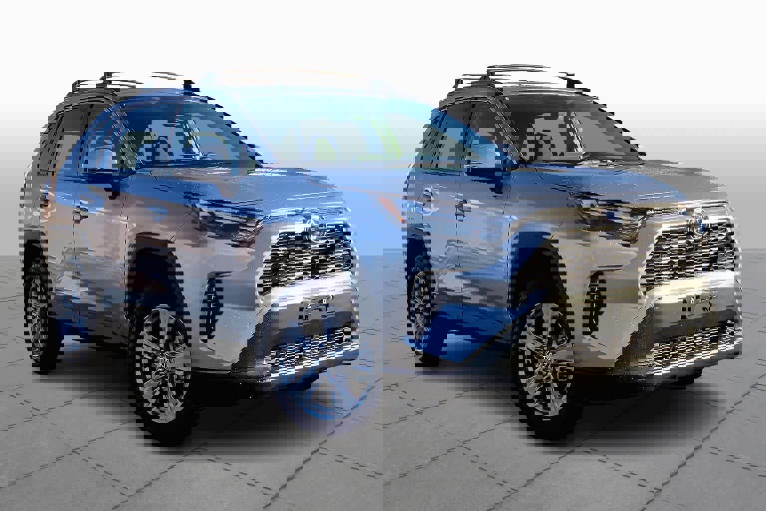 Used 2025 Toyota RAV4 XLE image 2