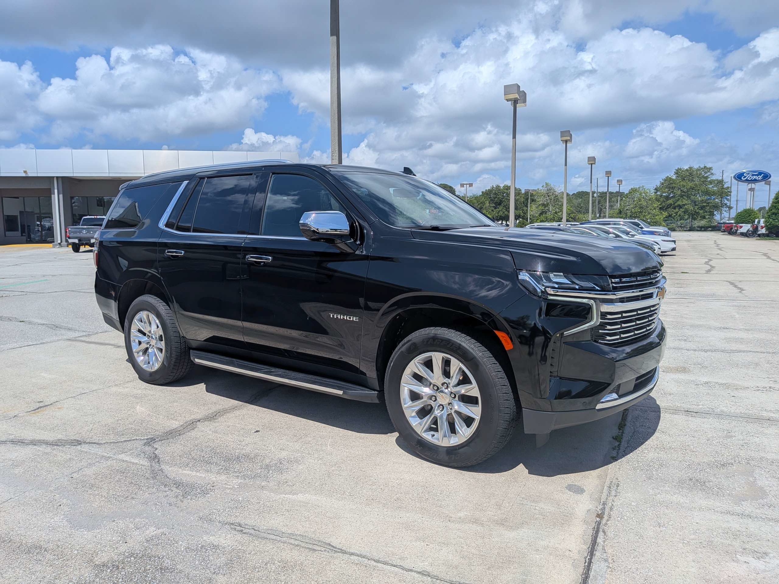 Used 2024 Chevrolet Tahoe Premier AWD/4WD image 2