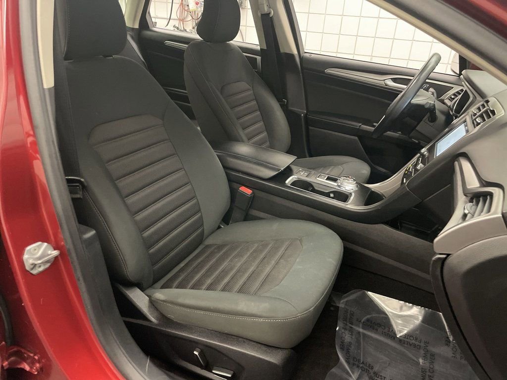 Used 2019 Ford Fusion SE image 21