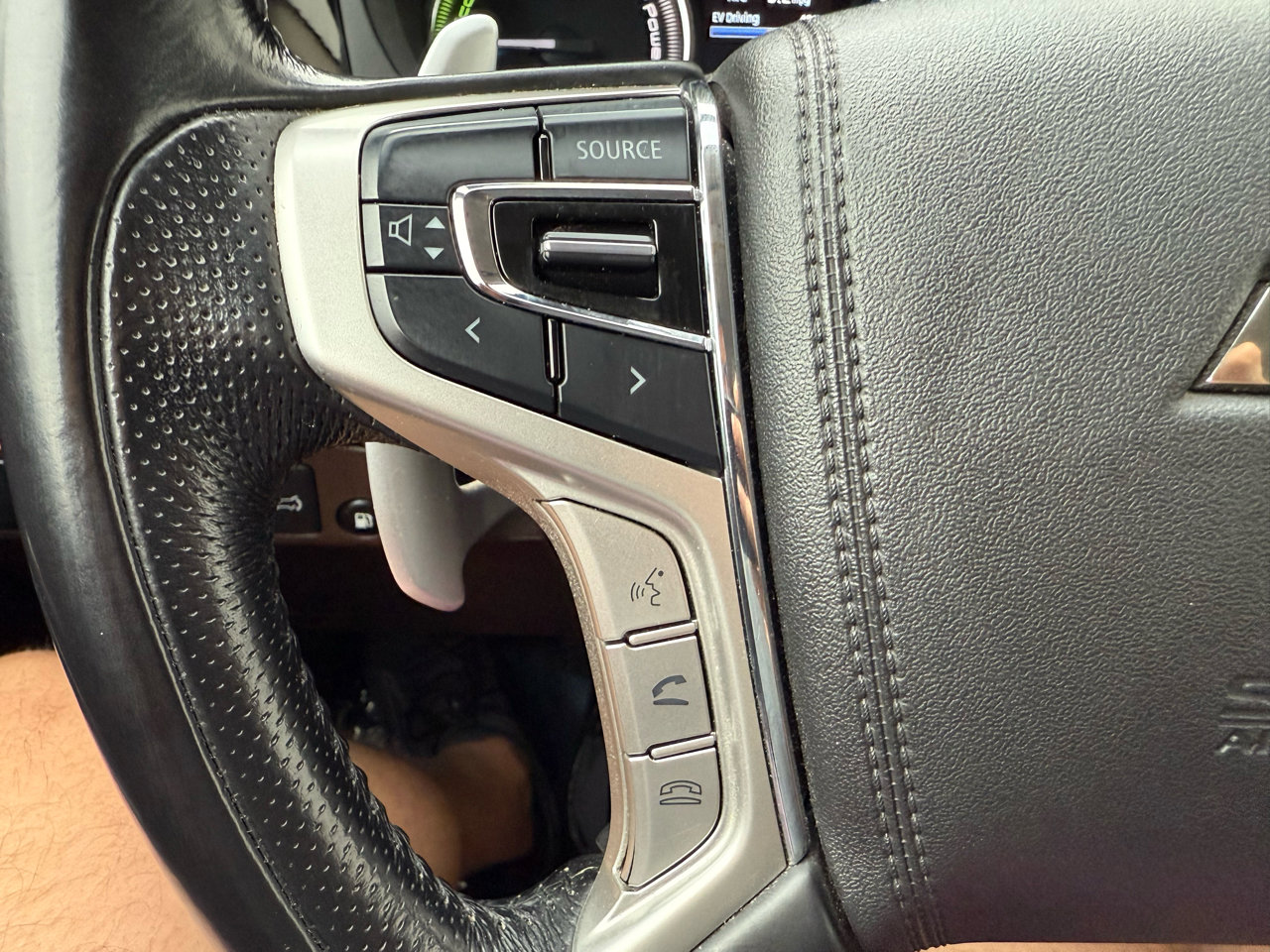 Used 2018 Mitsubishi Outlander SEL image 24