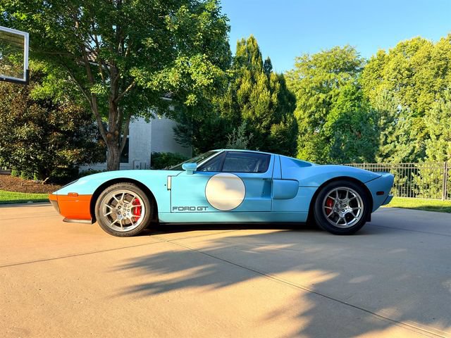 Used 2006 Ford GT RWD image 18