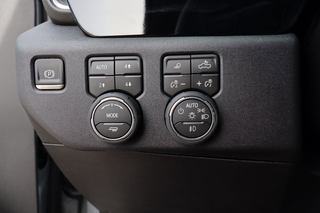 New 2026 Chevrolet Silverado 2500 LTZ w/ LTZ Convenience Package AWD/4WD image 18