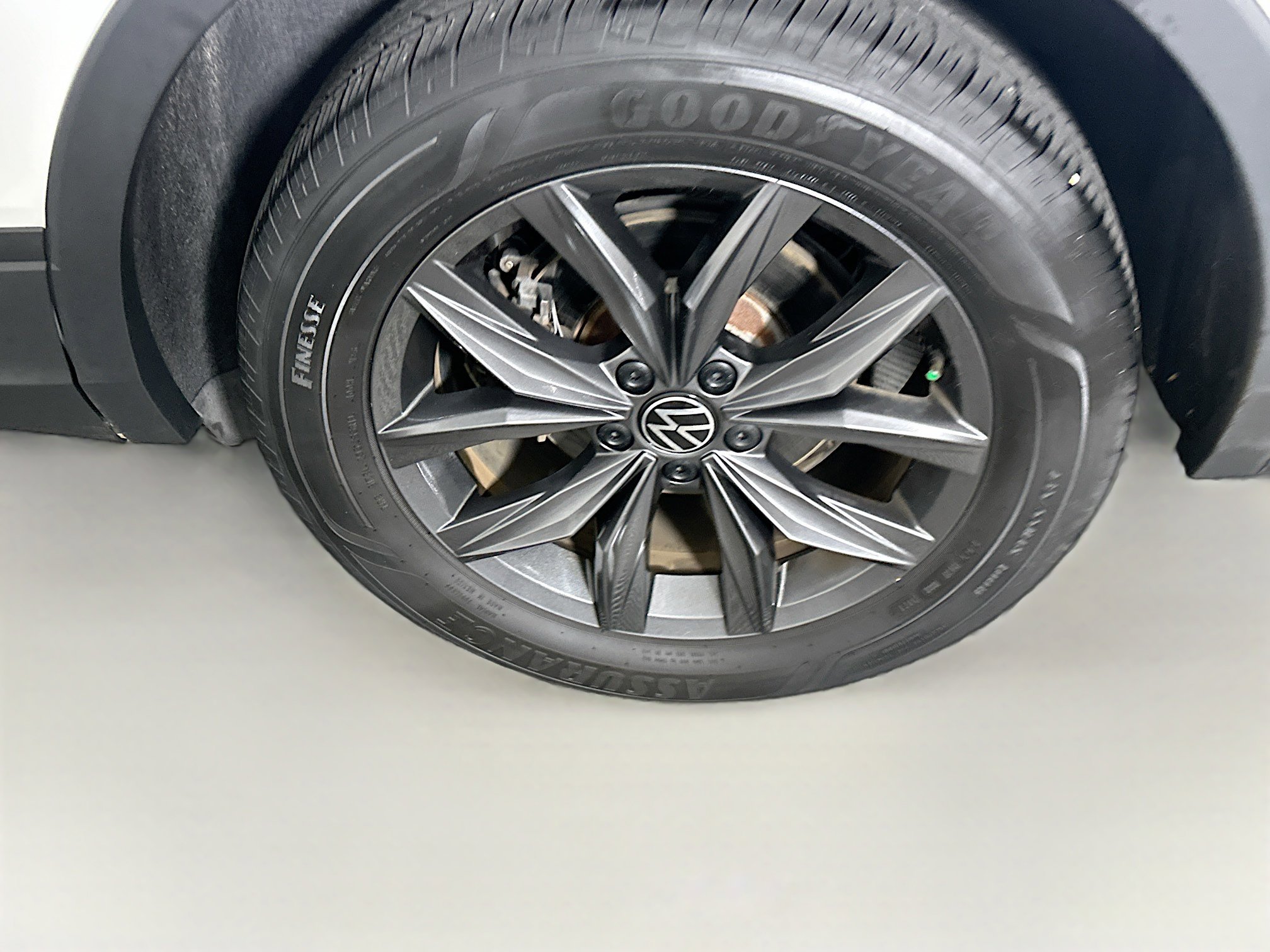 Used 2022 Volkswagen Tiguan SE image 11