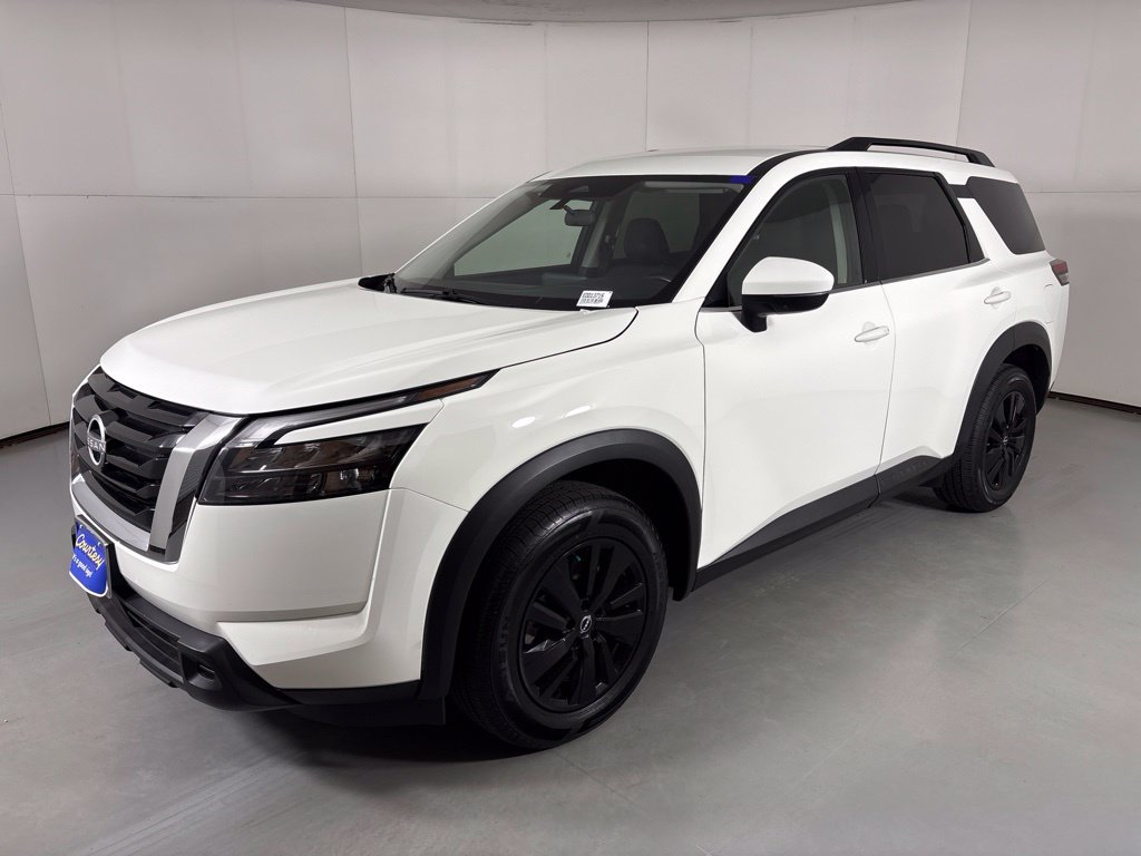 Used 2025 Nissan Pathfinder SV FWD image 4