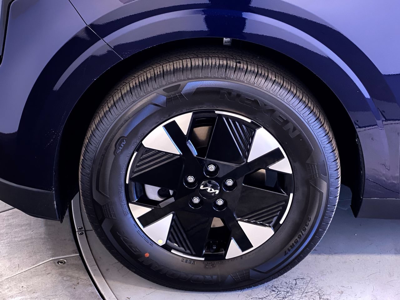 New 2027 Kia Carnival LXS FWD image 12