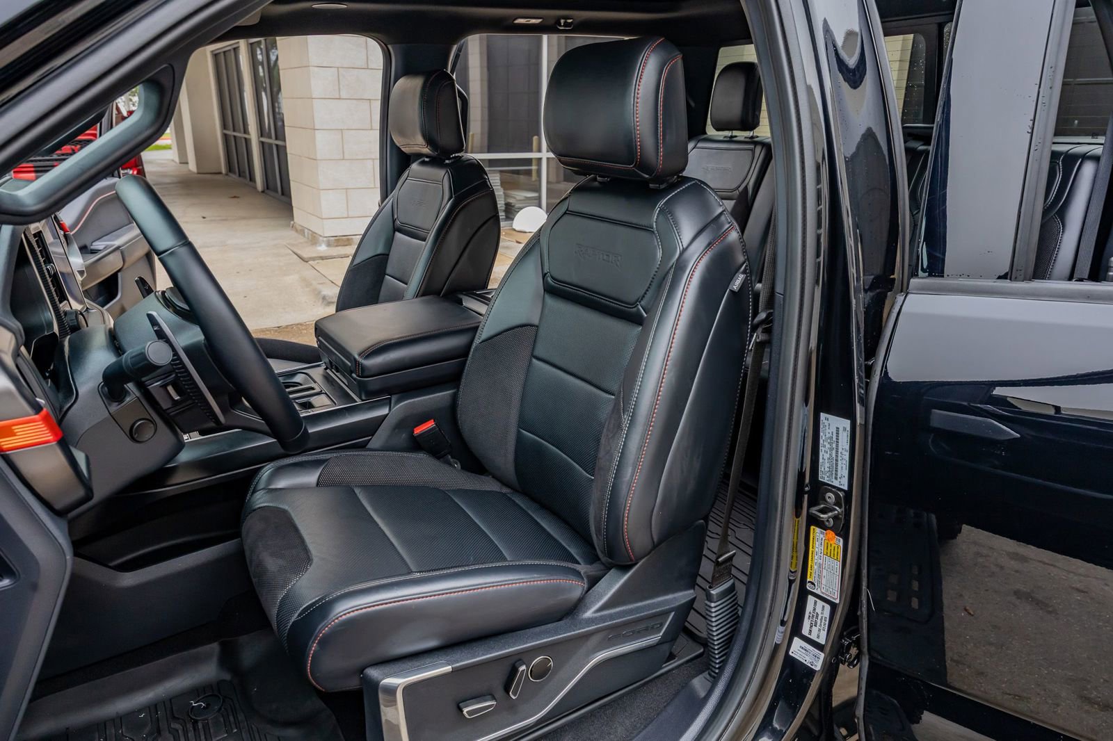 Used 2025 Ford F150 Raptor AWD/4WD image 31