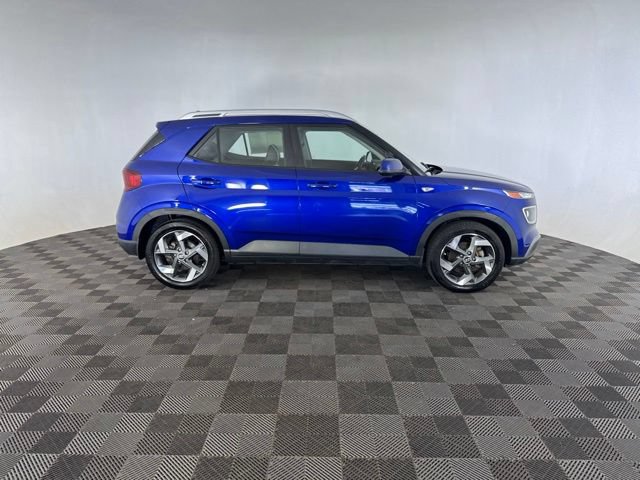 Used 2022 Hyundai Venue Limited FWD image 4