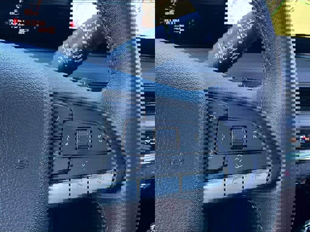 Used 2025 Cadillac XT4 Premium Luxury image 22