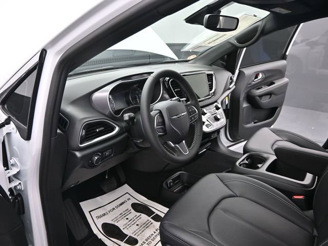 New 2025 Chrysler Voyager LX FWD image 22