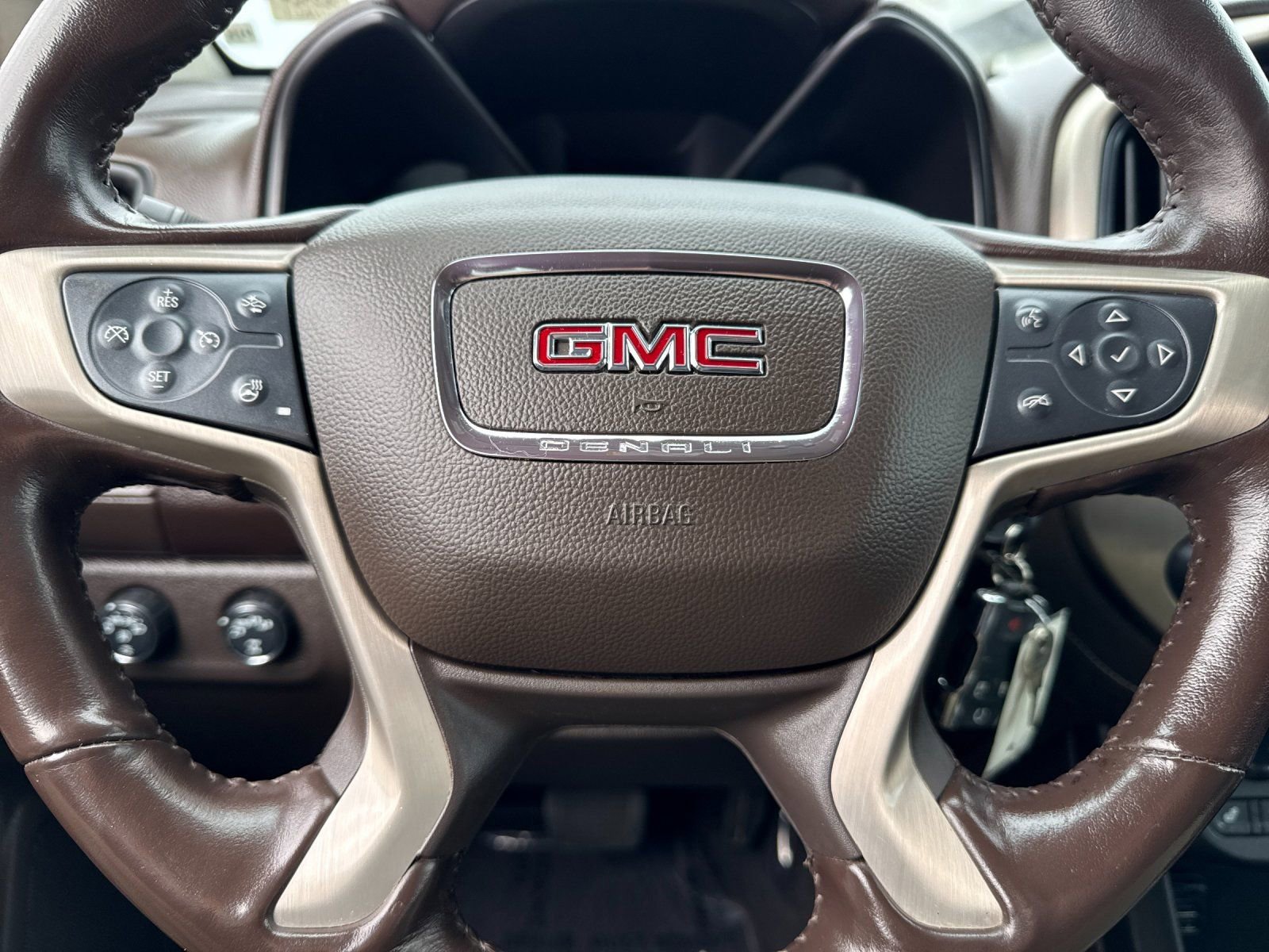 Used 2022 GMC Canyon Denali image 22