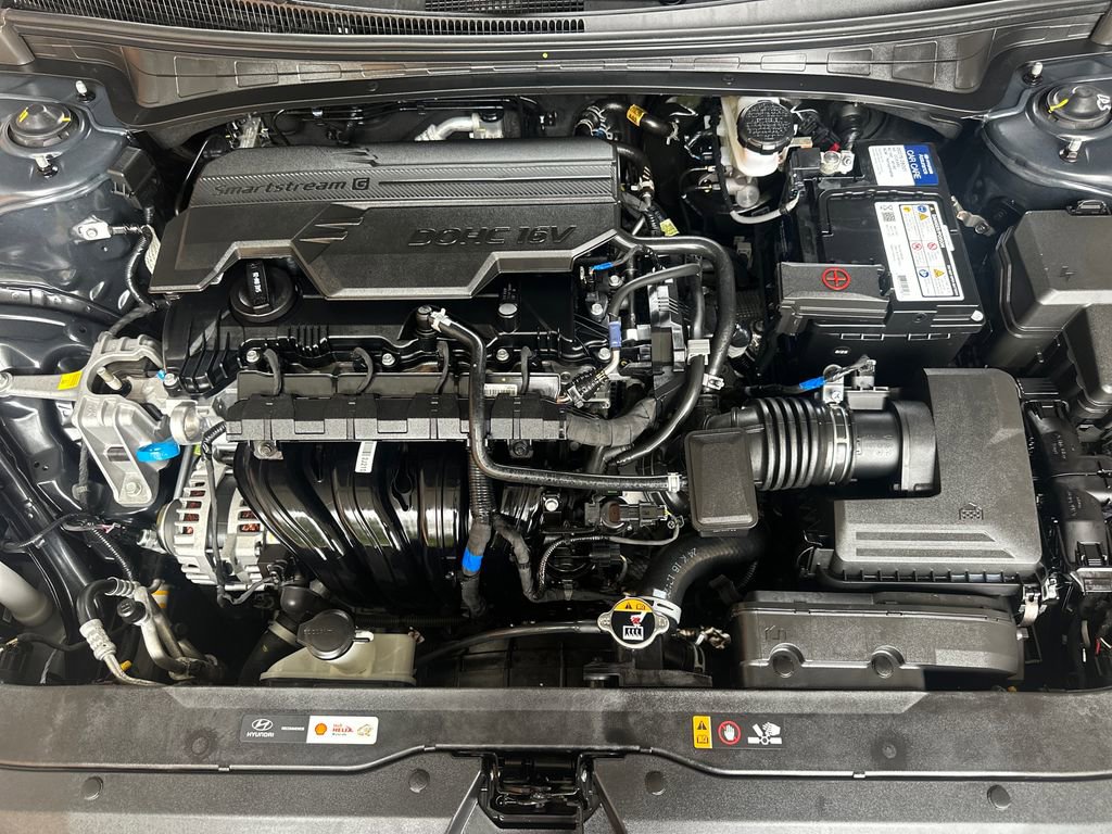 Used 2025 Hyundai Elantra SE w/ Cargo Package image 35
