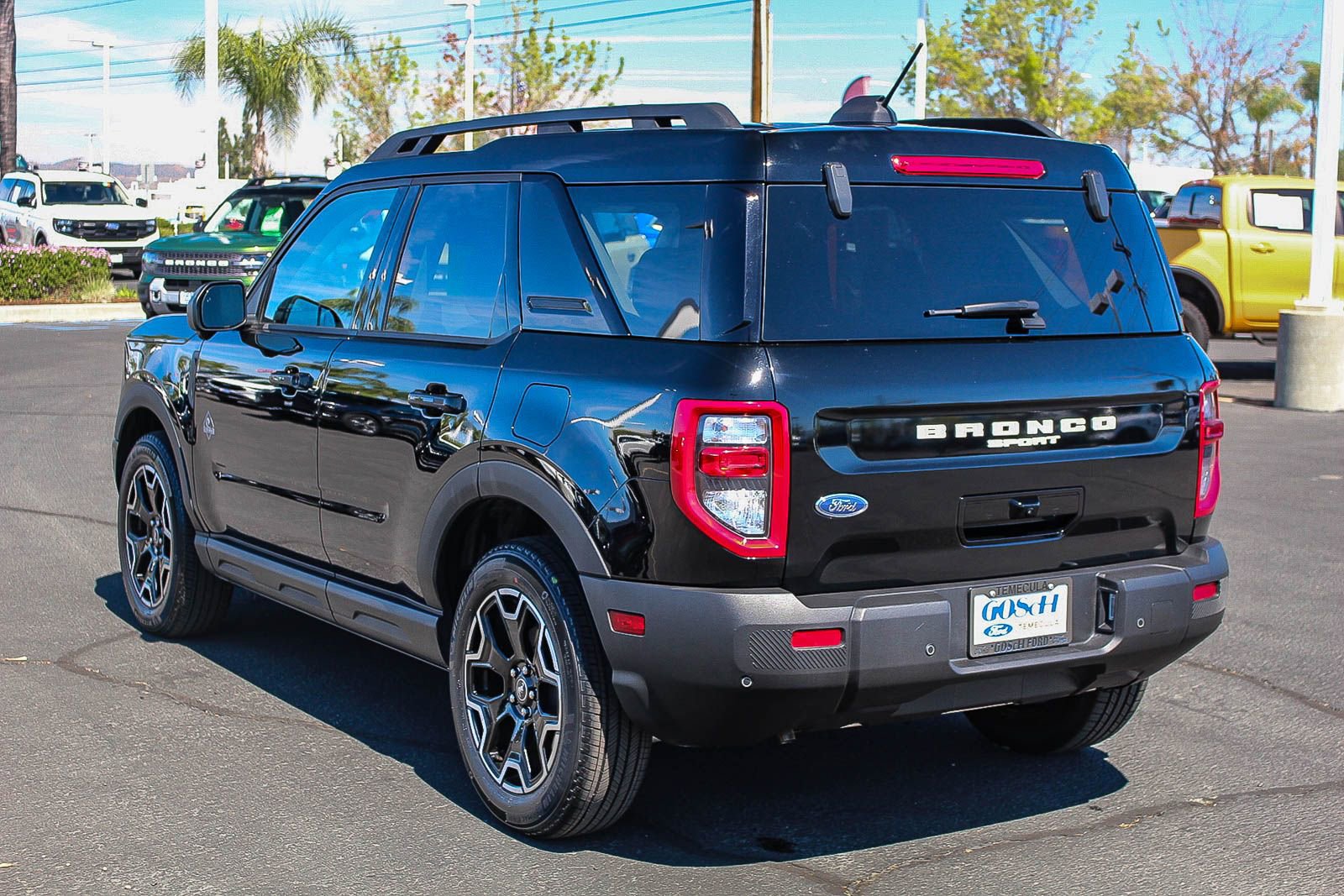 Certified 2025 Ford Bronco Sport Outer Banks w/ Outer Banks Tech Package+ AWD/4WD image 8