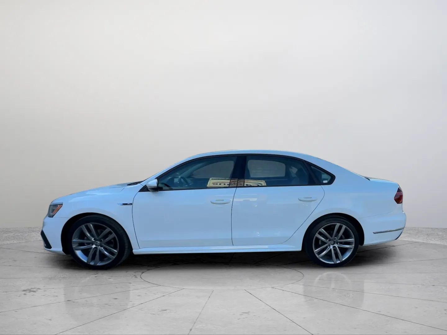 Used 2018 Volkswagen Passat 2.0T R-Line w/ R-Line Lighting Package FWD image 2