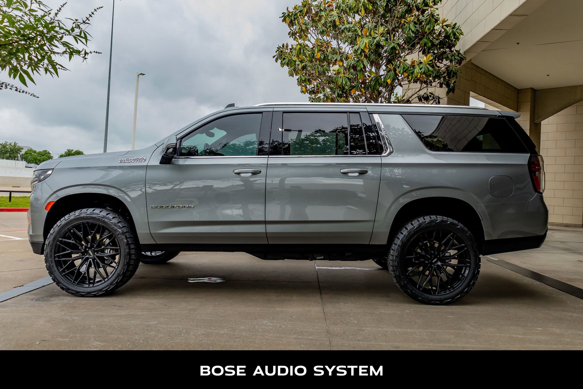 Used 2024 Chevrolet Suburban High Country image 6